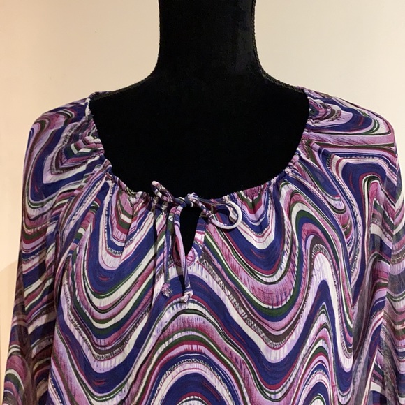 💜 SALE 2/$15 💜 Purple Wavy Blouse!!! - Picture 5 of 9